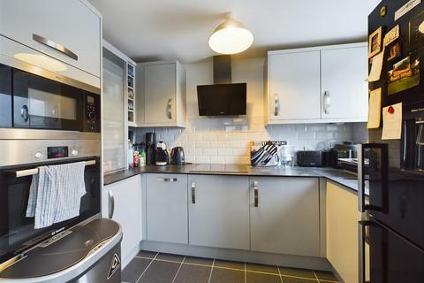 2 bedroom flat for sale, Commonwealth Drive, Crawley RH10