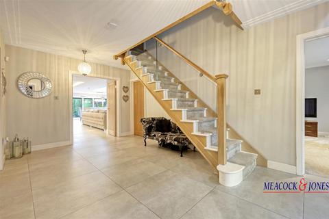 6 bedroom detached house for sale, Noak Hill Close, Billericay, Essex