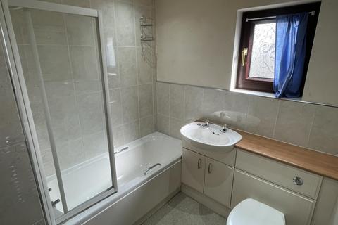 2 bedroom semi-detached house to rent, Trinity Grove, Brighouse