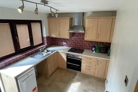 2 bedroom semi-detached house to rent, Trinity Grove, Brighouse