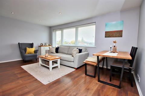 2 bedroom flat for sale, Audley Close, Borehamwood