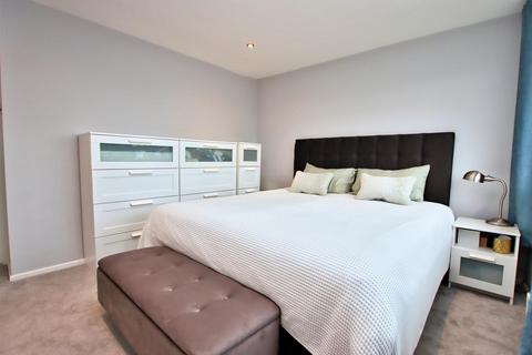 2 bedroom flat for sale, Audley Close, Borehamwood