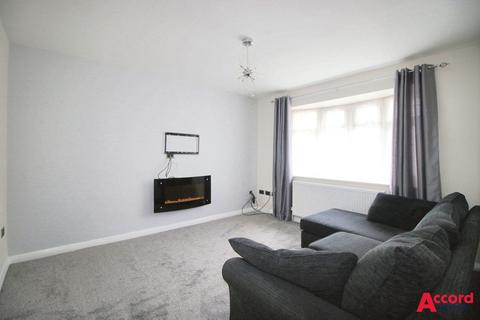 2 bedroom maisonette to rent, Chalforde Gardens, Romford, RM2