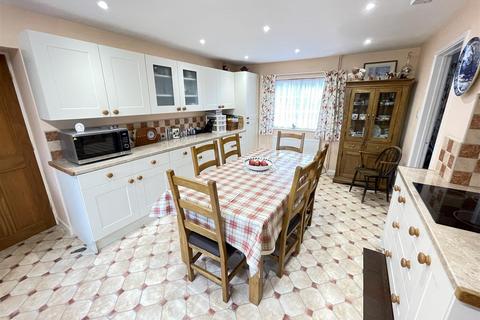 5 bedroom cottage for sale, Shaftesbury Road, Salisbury SP2