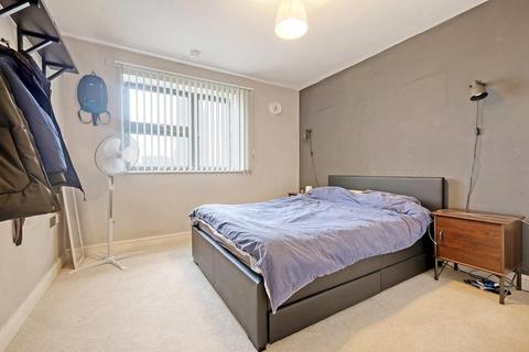 2 bedroom flat to rent, Maltings Close, Bromley-by-Bow E3