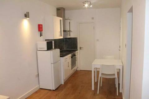 Studio to rent, Cavendish Road, N18