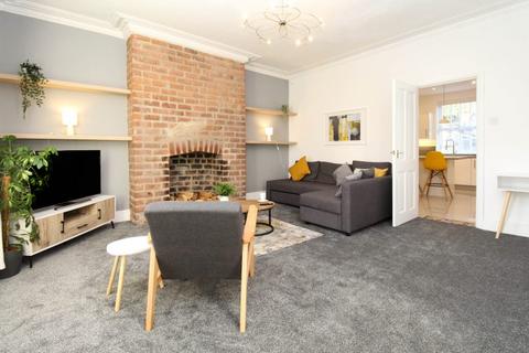 4 bedroom terraced house to rent, Tordoff Terrace, Leeds LS5