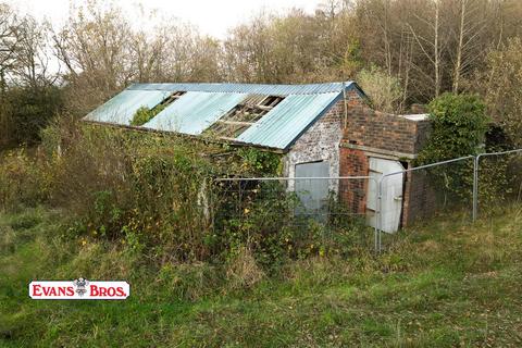 2 bedroom property with land for sale, Nr Llanarthney, Towy Valley.