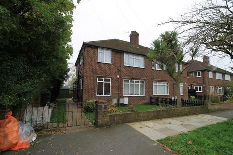 2 bedroom maisonette to rent, Glebe Avenue, Ruislip HA4