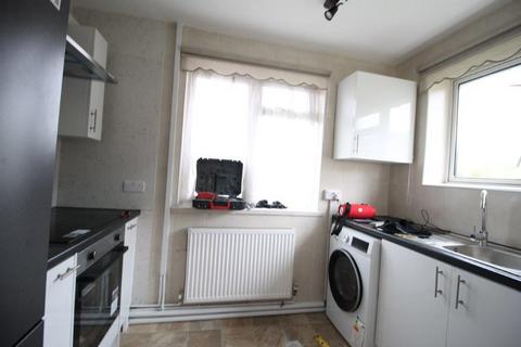 2 bedroom maisonette to rent, Glebe Avenue, Ruislip HA4