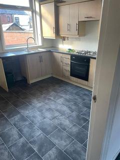 2 bedroom house to rent, Cheltenham Street, Oldham OL1