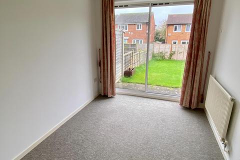 3 bedroom semi-detached house for sale, Montrose Close, Grantham, NG31