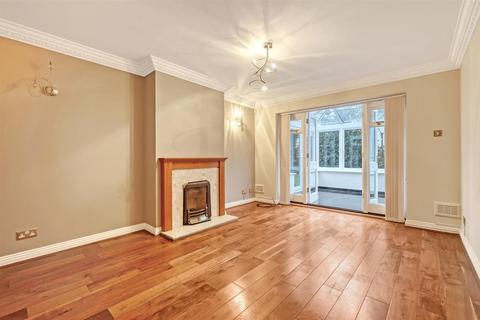 4 bedroom detached house to rent, Duchess Grove, Buckhurst Hill IG9