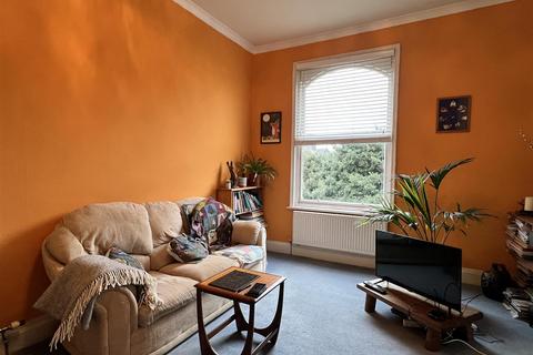 2 bedroom flat for sale, Grosvenor Crescent, Scarborough