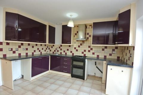 3 bedroom house to rent, Salcombe Road, Ashford TW15