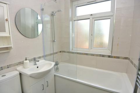 3 bedroom house to rent, Salcombe Road, Ashford TW15