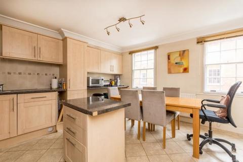 2 bedroom flat for sale, Quarry Street, Guildford, Surrey, GU1