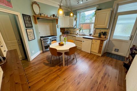 19 Hope View, Shipley, BD18 2NG