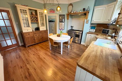19 Hope View, Shipley, BD18 2NG