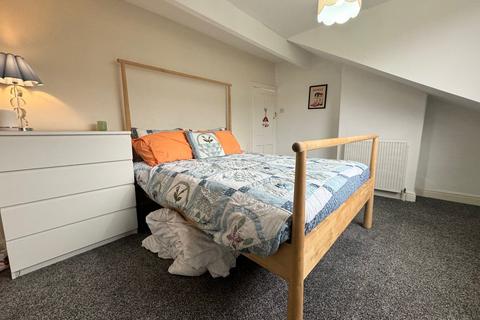 19 Hope View, Shipley, BD18 2NG