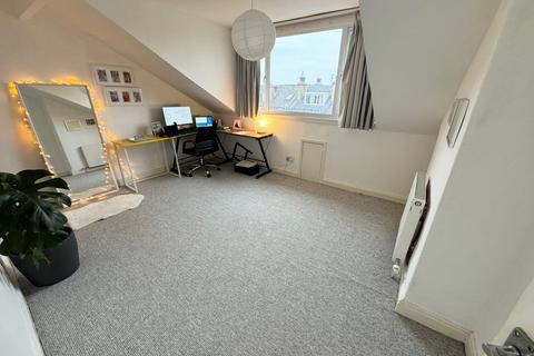 19 Hope View, Shipley, BD18 2NG