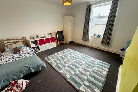19 Hope View, Shipley, BD18 2NG