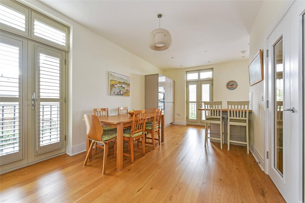 Sitting/Dining Room