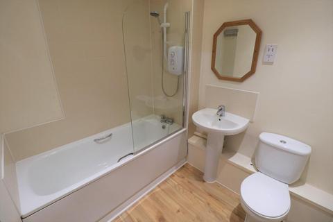 2 bedroom flat to rent, Fleetwood Court, Leicester