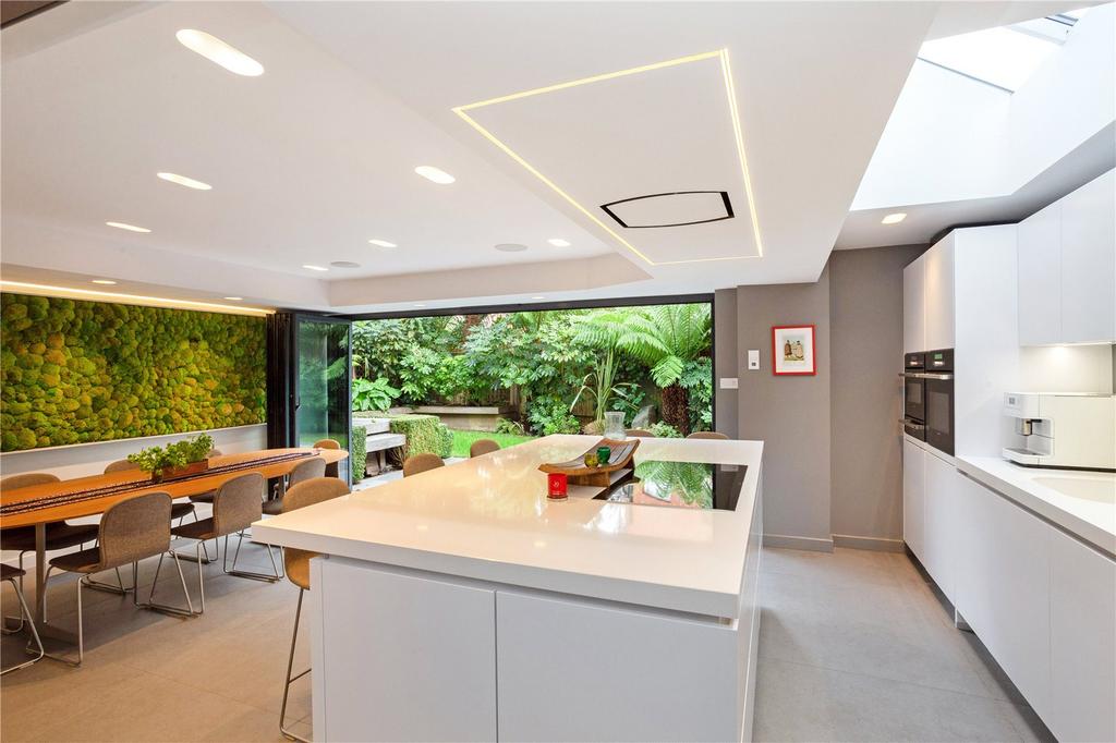 Kitchen/Dining area