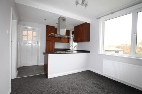 3 bedroom semi-detached house to rent, Albion Road, Bradford