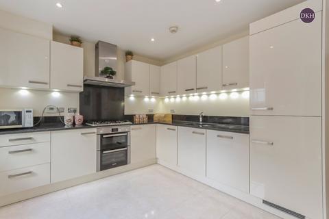 4 bedroom terraced house for sale, Elliot Road, Watford WD17