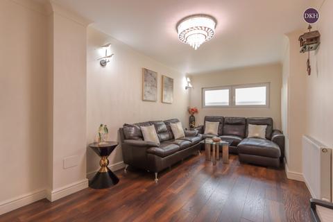 4 bedroom terraced house for sale, Elliot Road, Watford WD17