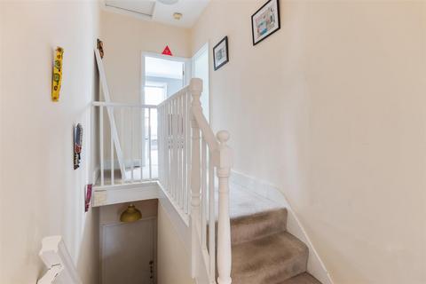 1 bedroom flat for sale, Parkleigh Road, London SW19