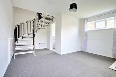 1 bedroom terraced house to rent, Two Mile Ash