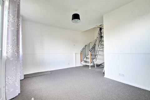 1 bedroom terraced house to rent, Two Mile Ash