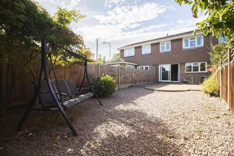 3 bedroom terraced house to rent, Perram Close, Broxbourne EN10