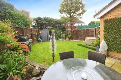 3 bedroom end of terrace house for sale, Carlyle Gardens, Wickford, Essex, SS12