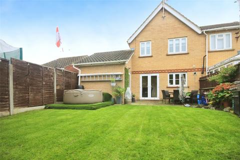 3 bedroom end of terrace house for sale, Carlyle Gardens, Wickford, Essex, SS12