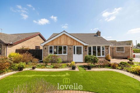 2 bedroom detached bungalow for sale, Grainsby Avenue , Holton-le-Clay DN36