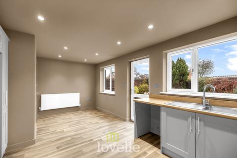 2 bedroom detached bungalow for sale, Grainsby Avenue , Holton-le-Clay DN36
