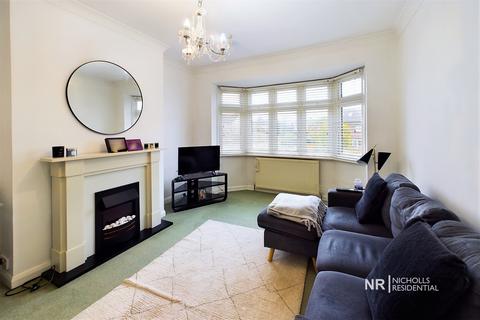 2 bedroom maisonette for sale, Mansfield Road, Chessington, Surrey. KT9