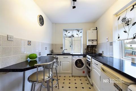 2 bedroom maisonette for sale, Mansfield Road, Chessington, Surrey. KT9