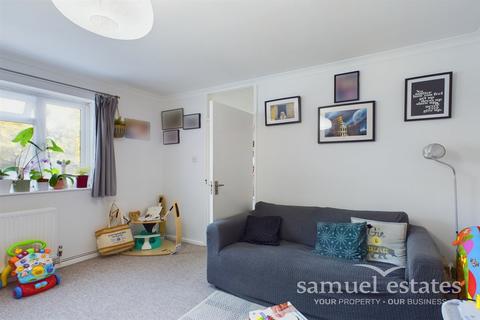 2 bedroom maisonette for sale, Cliveden Road, London, SW19