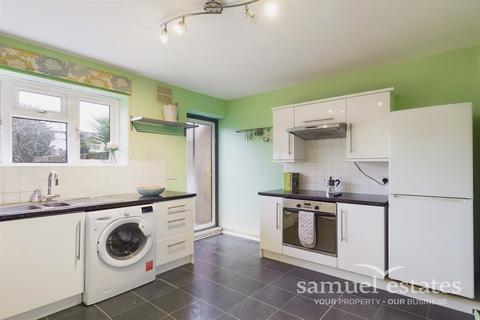 2 bedroom maisonette for sale, Cliveden Road, London, SW19