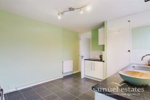 2 bedroom maisonette for sale, Cliveden Road, London, SW19