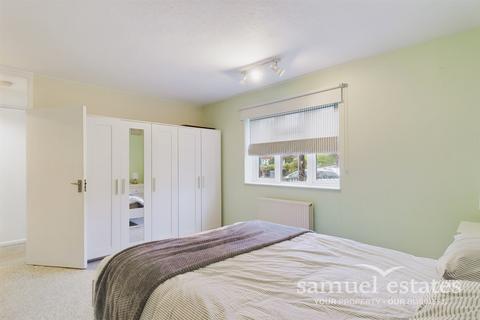 2 bedroom maisonette for sale, Cliveden Road, London, SW19