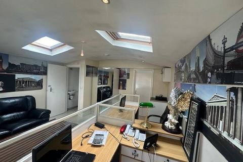 Shop to rent, Moffat Road, Palmers Green, London N13