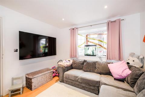 3 bedroom end of terrace house for sale, Connington Crescent, Chingford