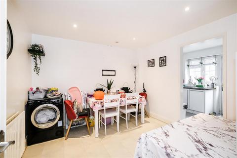 3 bedroom end of terrace house for sale, Connington Crescent, Chingford