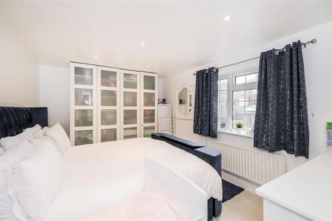 106a Connington Crescent, London, E4 6LA